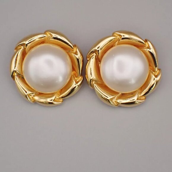CHANEL Logo Imitation Pearl Round Earrings 93P Clip-On GHW France - Picture 1 of 10